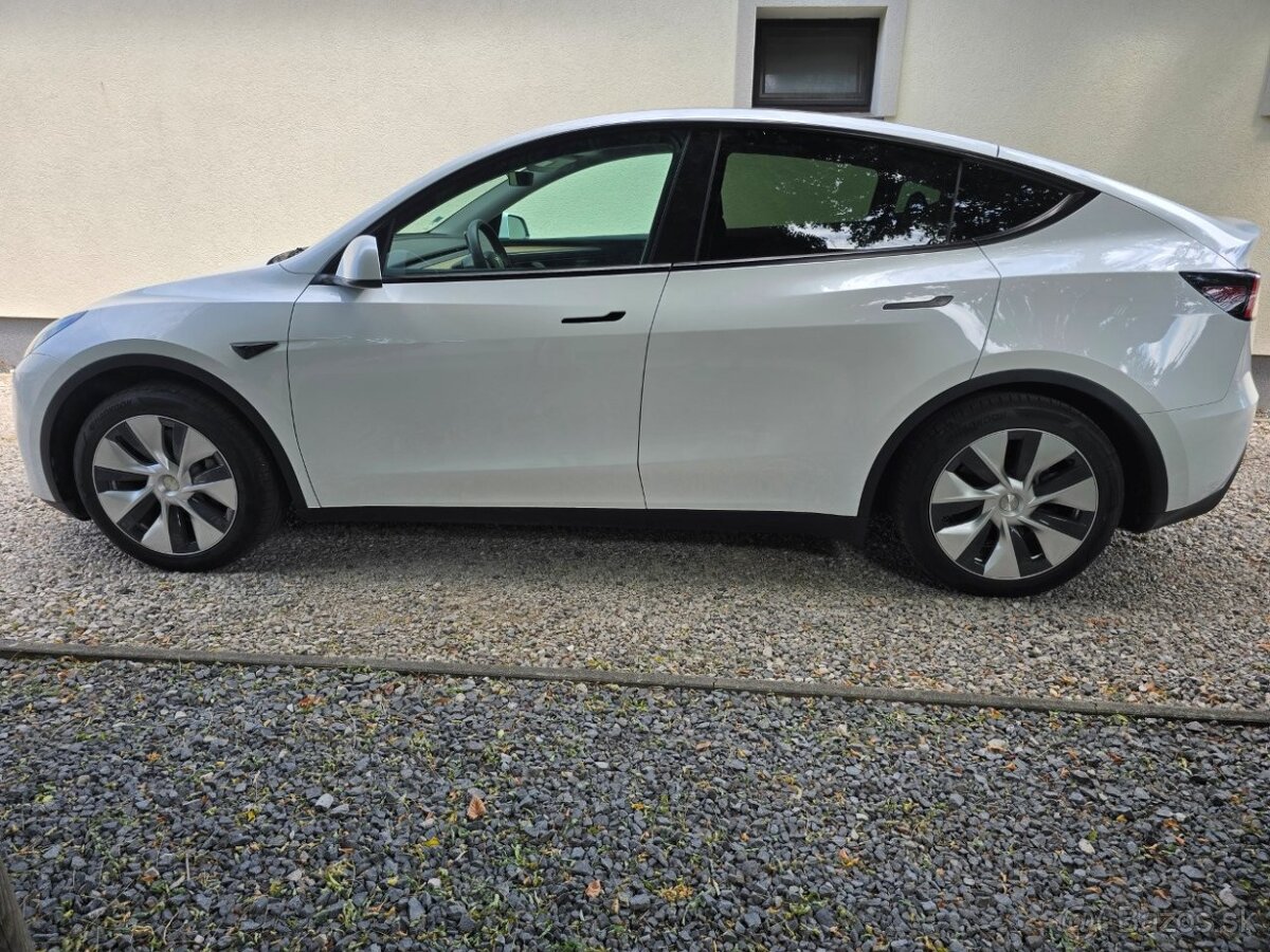 Tesla Model Y, Mesačne: 491€ - 4