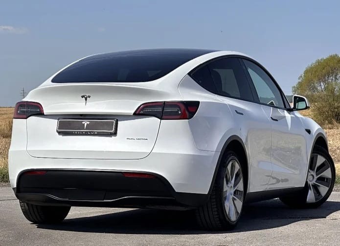 Tesla Model Y 2023 - 4