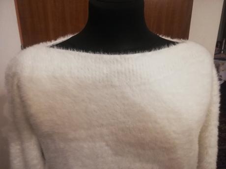 Biely chlpatý svetrík Mango veľkosť L - 4