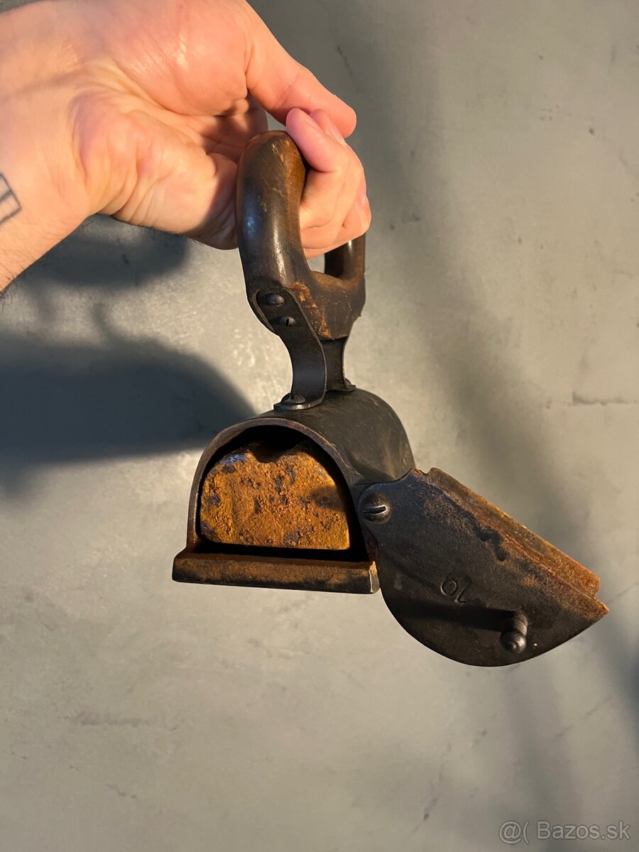 Starožitná žehlička s kameňom I retro I vintage - 4