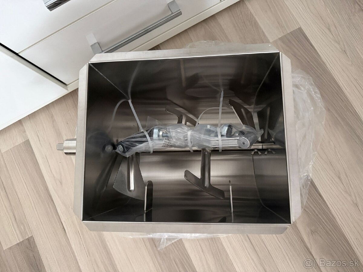 Rucna miesacka masa na klobasy 20L 10kg - 4