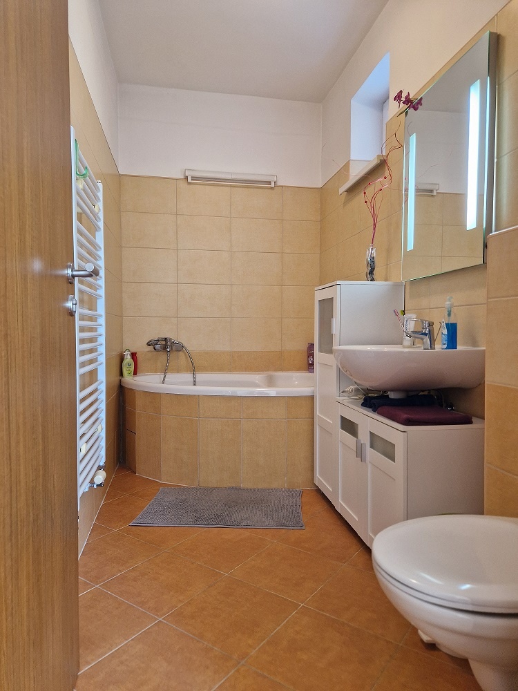 Pekný dom v atraktívnej lokalite Čierna Voda,iba 15 km od BA - 4