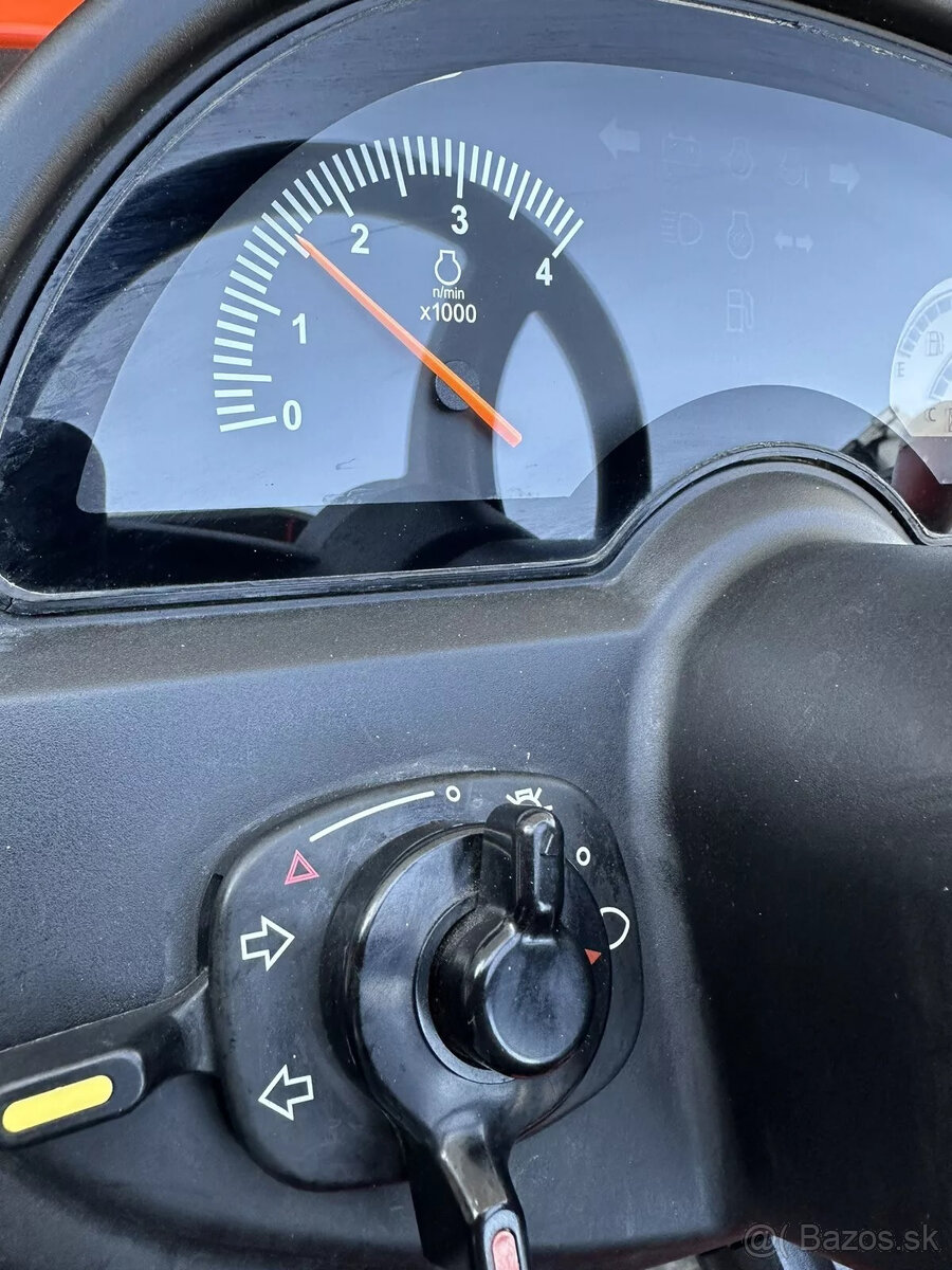 Kubota Traktor s čelným Nakladacom / traktor bagr - 4