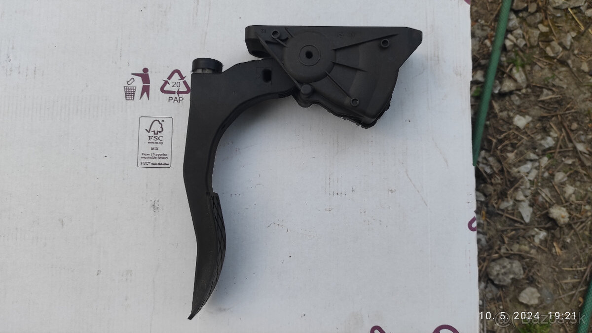 Audi A6 C6 - Plynovy pedal - 4