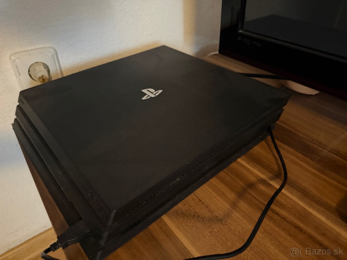 PS4 Pro 1TB +ovladac +hra - 4