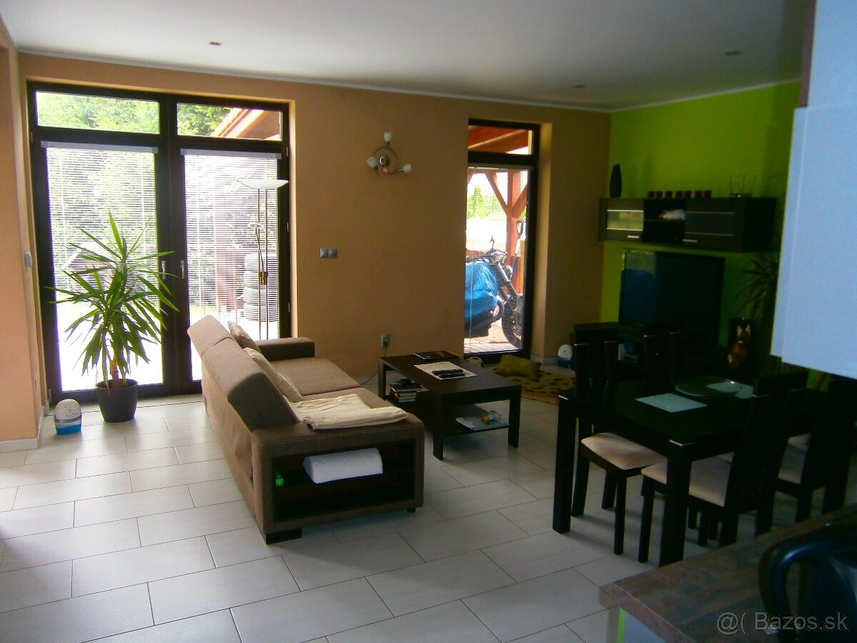 PRENÁJOM 3IZBOVÝ DOM NITRA - CENTRUM - 4