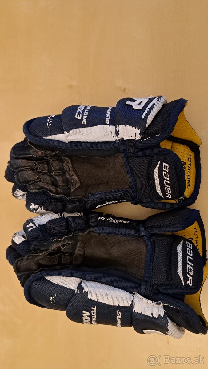 Juniorská prilba Bauer s košíkom, rukavice - 4