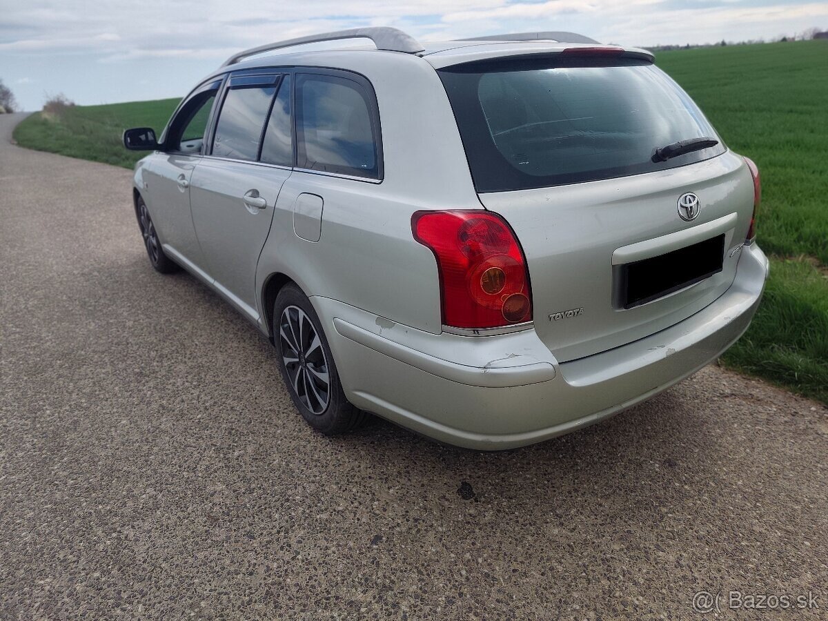 Toyota Avensis Combi 1.6 benzín - 4