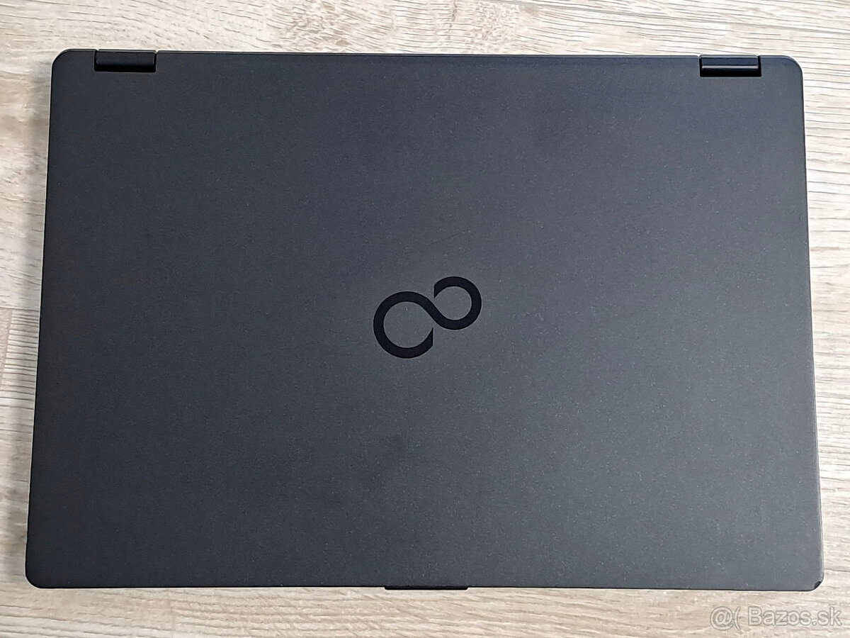 Fujitsu LifeBook U7410 - 4