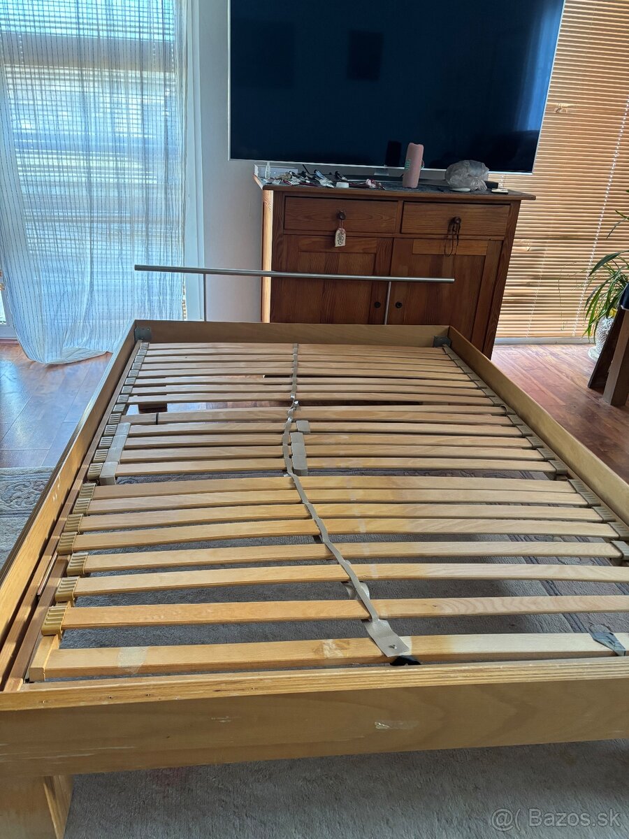 Kvalitná drevená posteľ 150x210 - 4