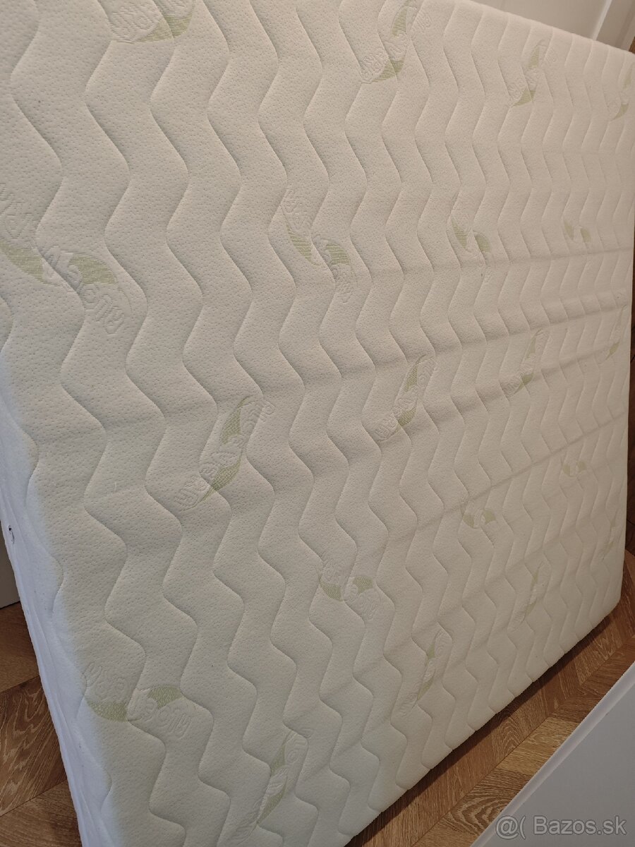 Detská masívna posteľ s matracom - 4