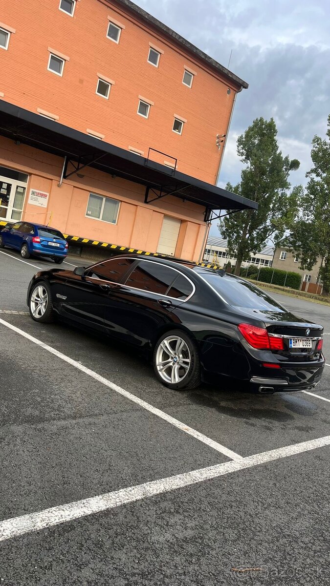 BMW 750Li xDrive F02 - 4