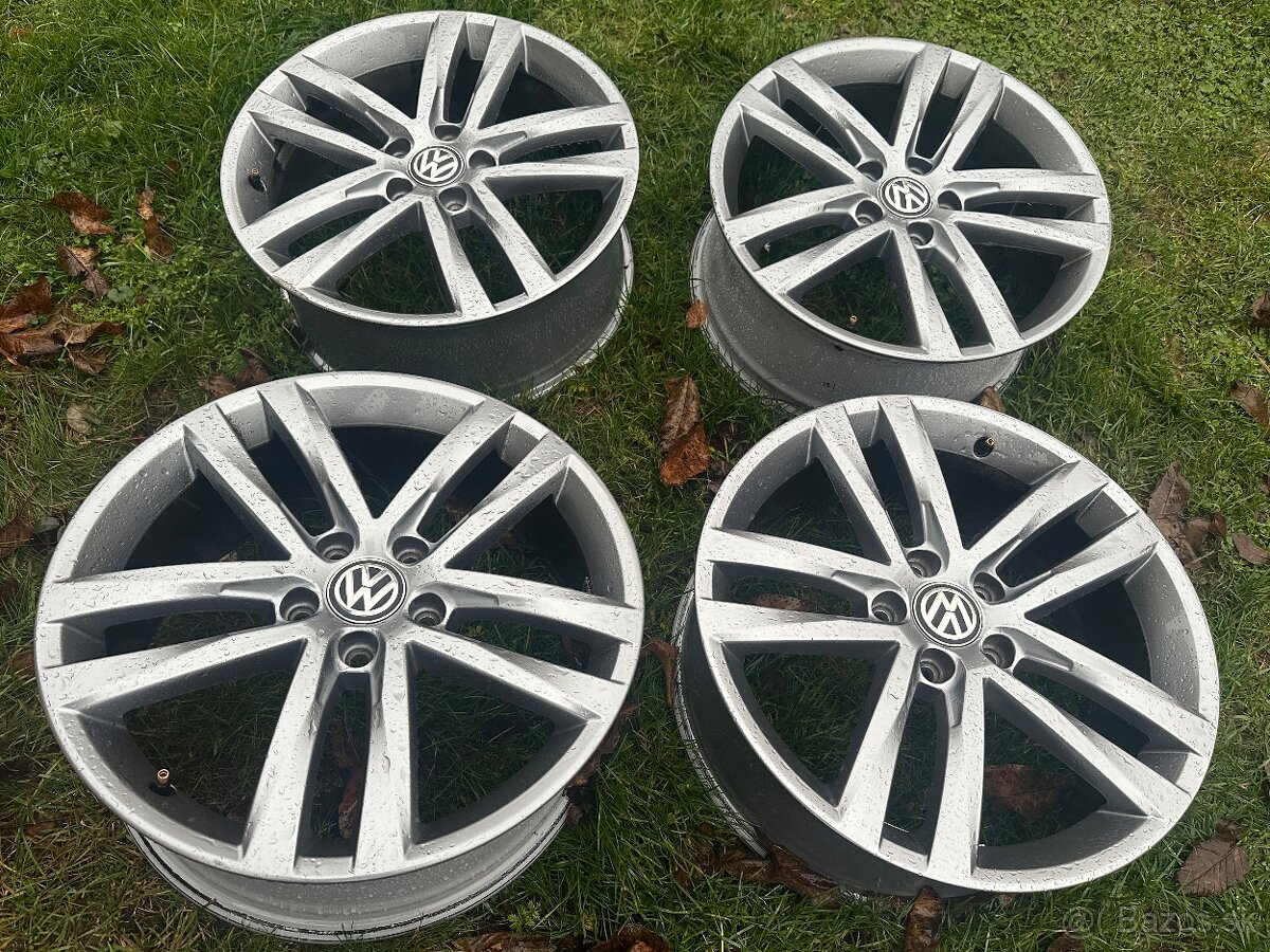 Volkswagen Golf originál disky R18 - 4