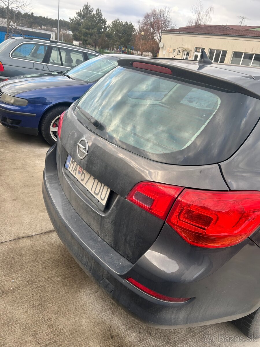 Predám Opel Astra Sports Tourer - 4