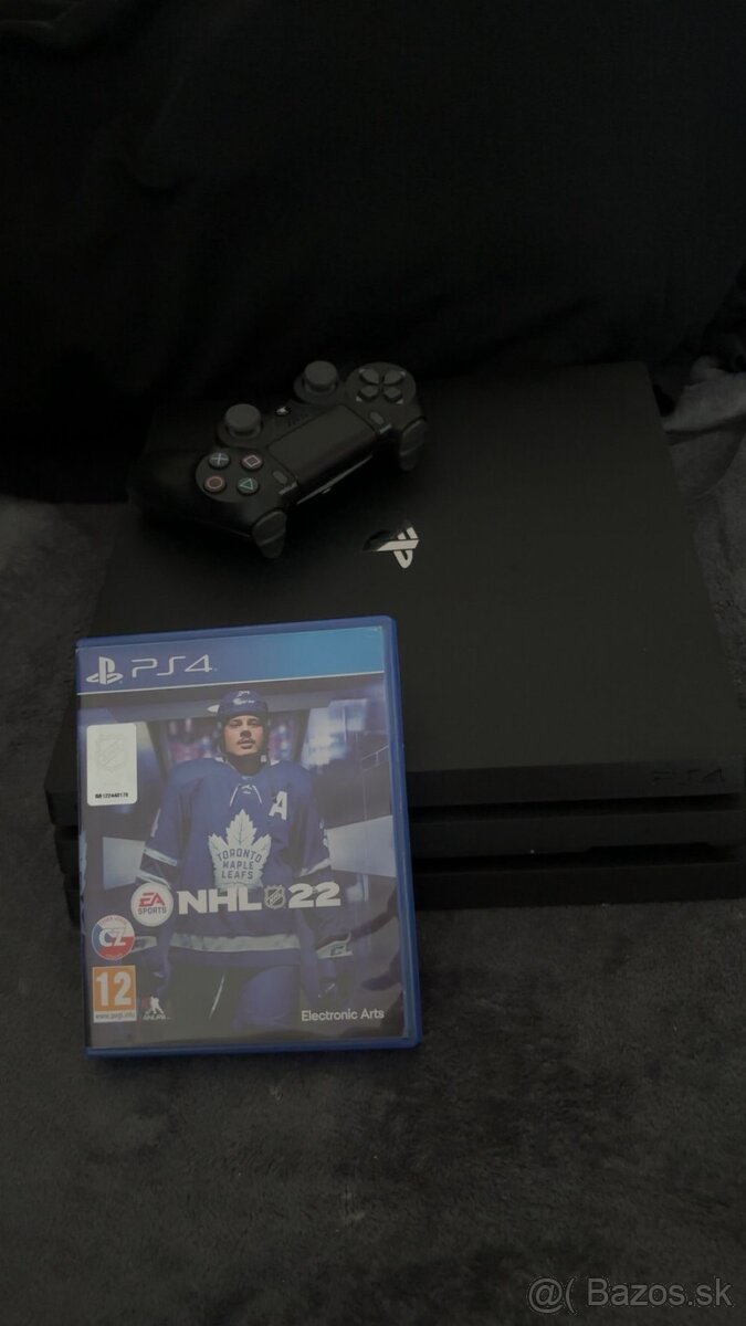 PS4 PRO 1TB + 2x ovládač + NHL22 - 4