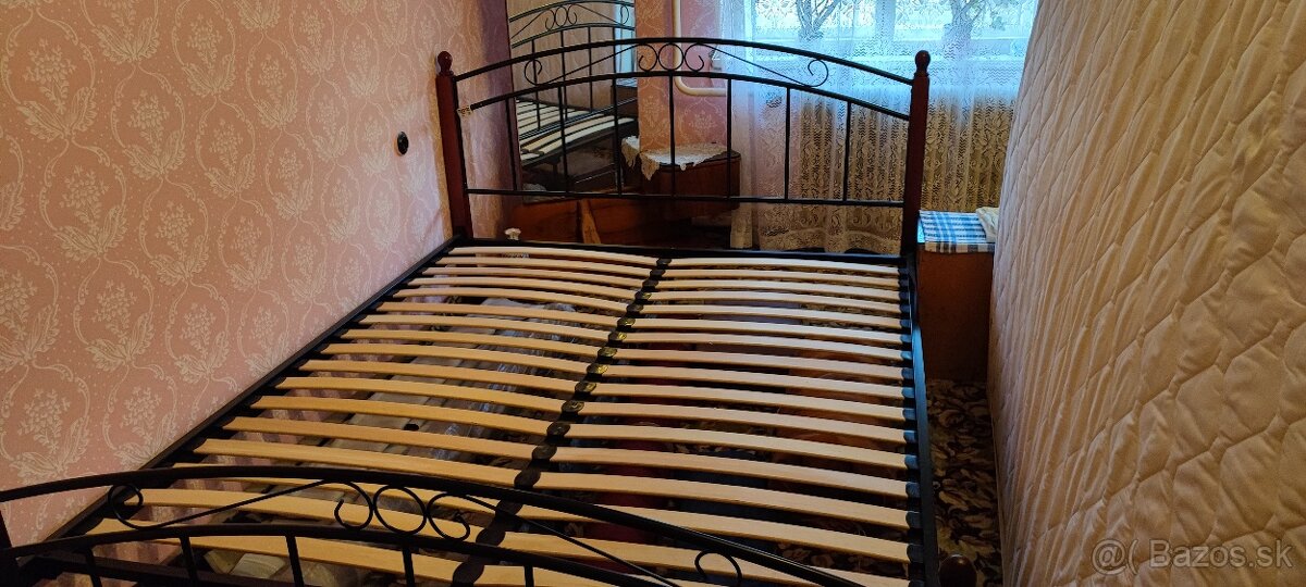 Predám manželskú posteľ s matracom. - 4