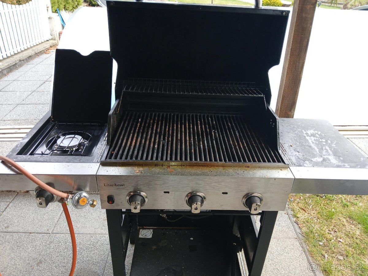 Predám Plynový gril Char-Broil - 4