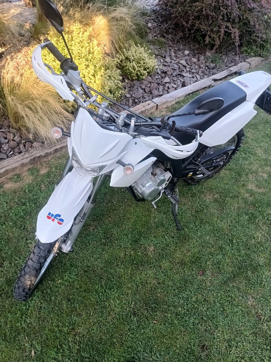DERBI Senda R 125 4T
Model
Senda R 125 4T