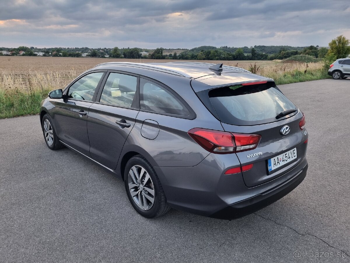 Hyundai i30 Combi 1.4 Benzín 74kw - 4