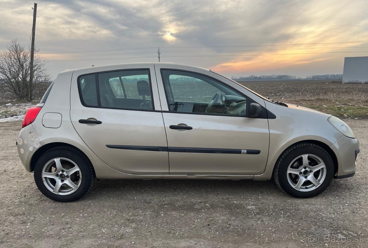 Renault Clio 1.2 benzín - 4