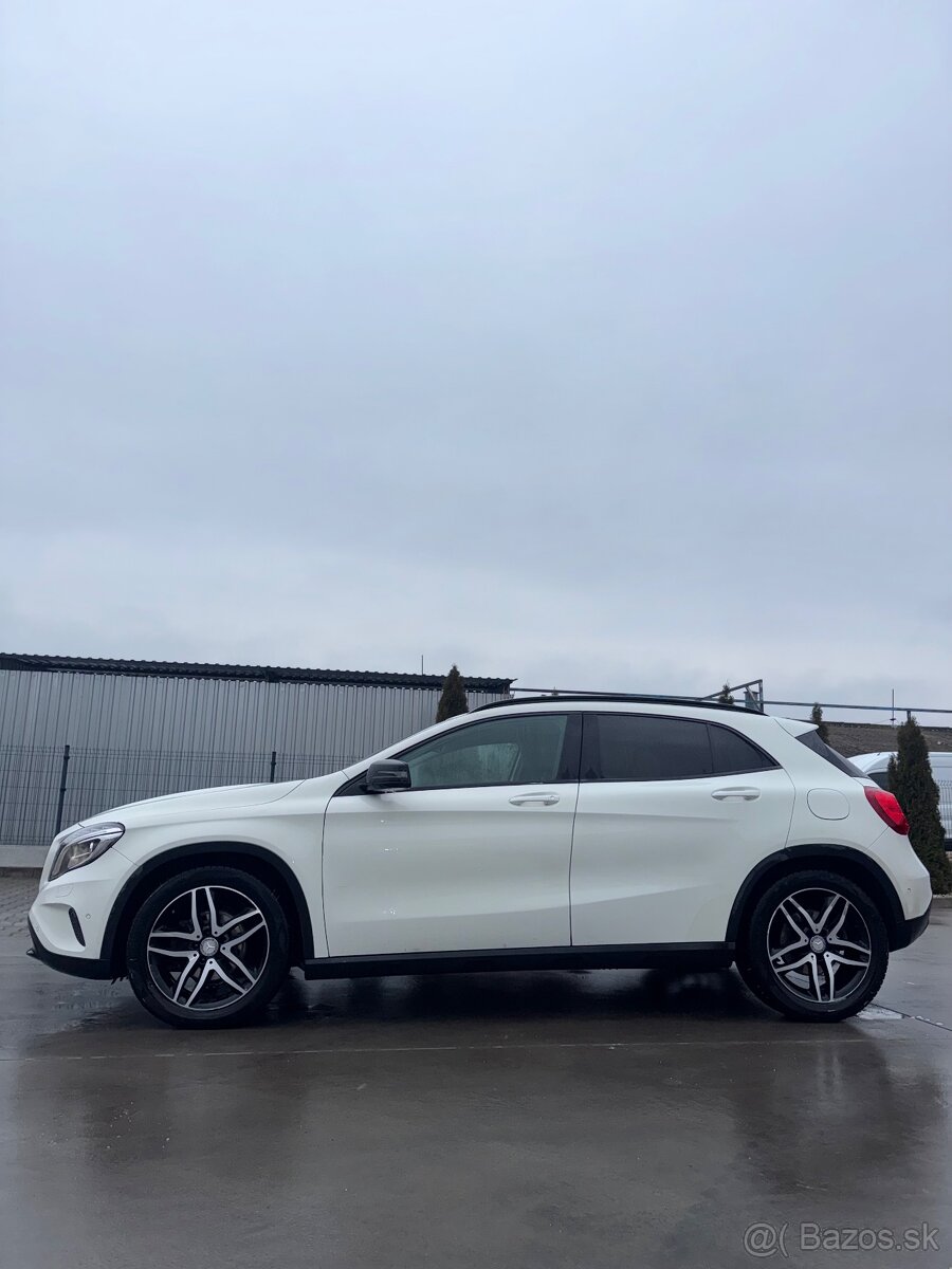 Mercedes-Benz GLA - 4