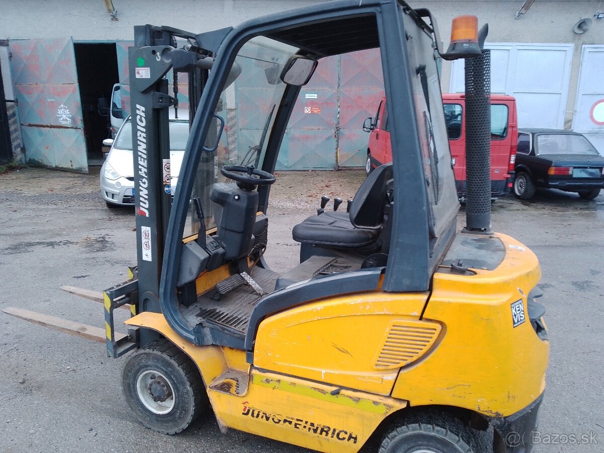 Vysokozdvižný vozík -VZV - 4