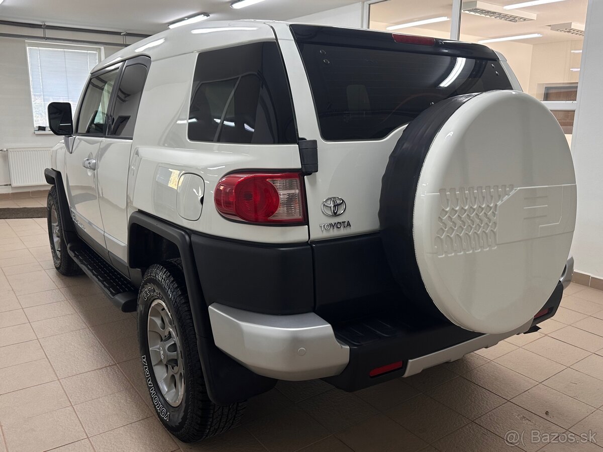 Toyota FJ Cruiser - 4