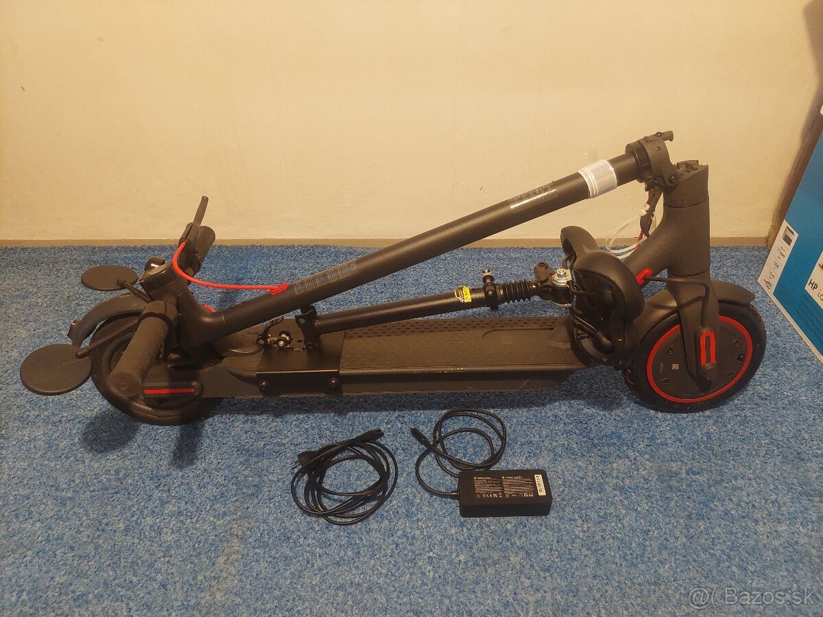 Xiaomi Mi Electric Scooter PRO (v stave nového kusu) - 4