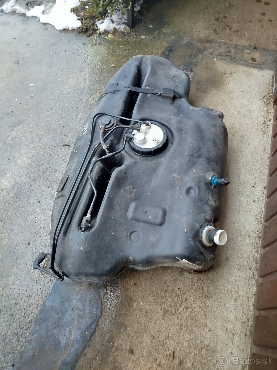 Predám náhradné diely Toyota Avensis - 4