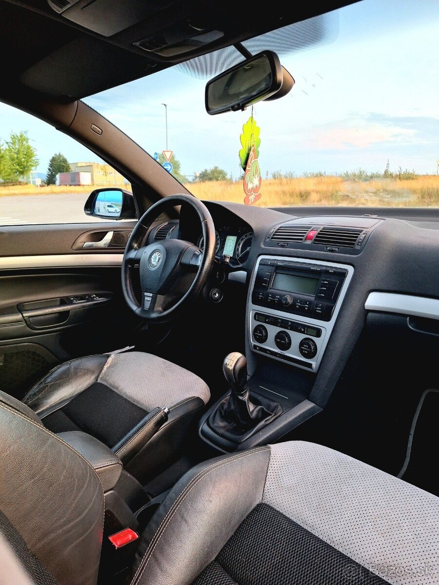 škoda Octavia combi 2.0 TFSI RS - 4