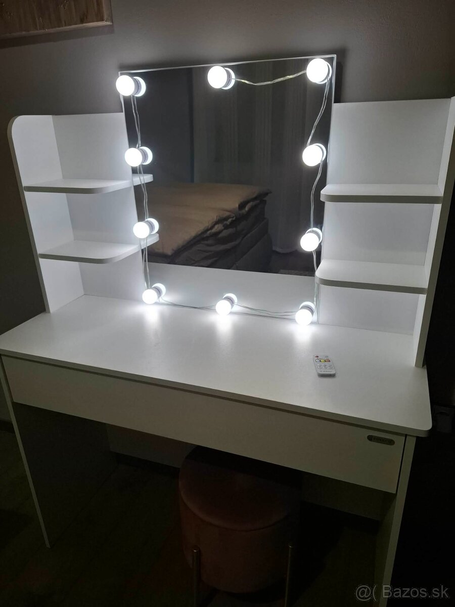 Kozmeticky stolik - 4