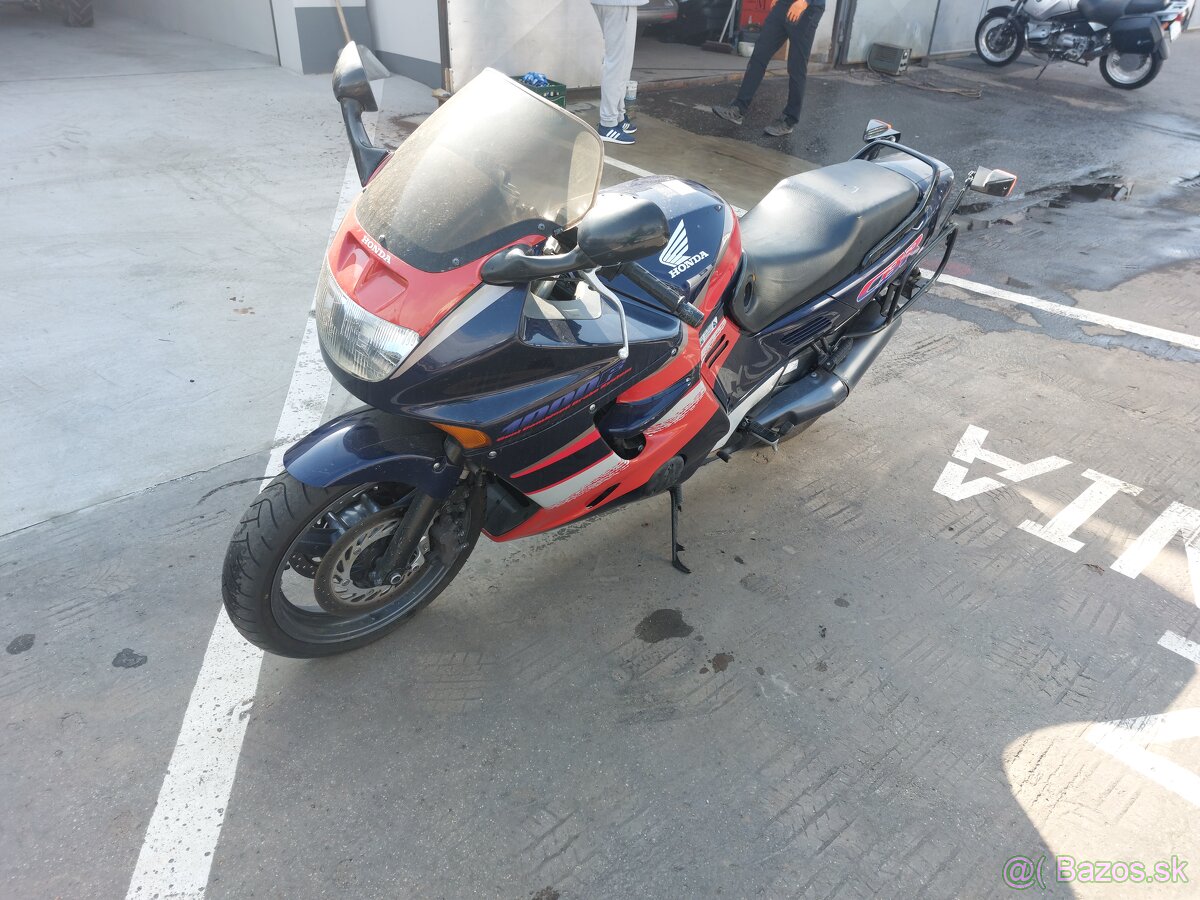 Honda CBR 1000F - 4