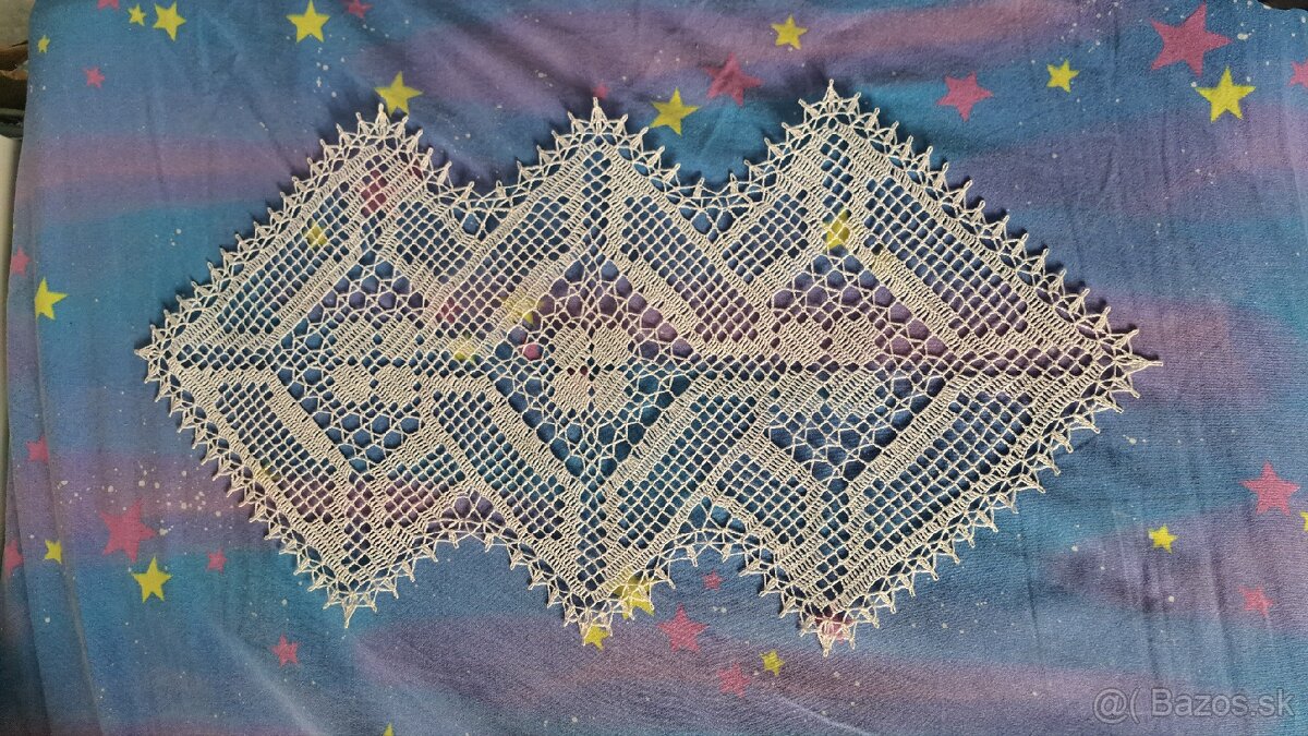 Rôzne ručne háčkované ozdobné obrusy - 4