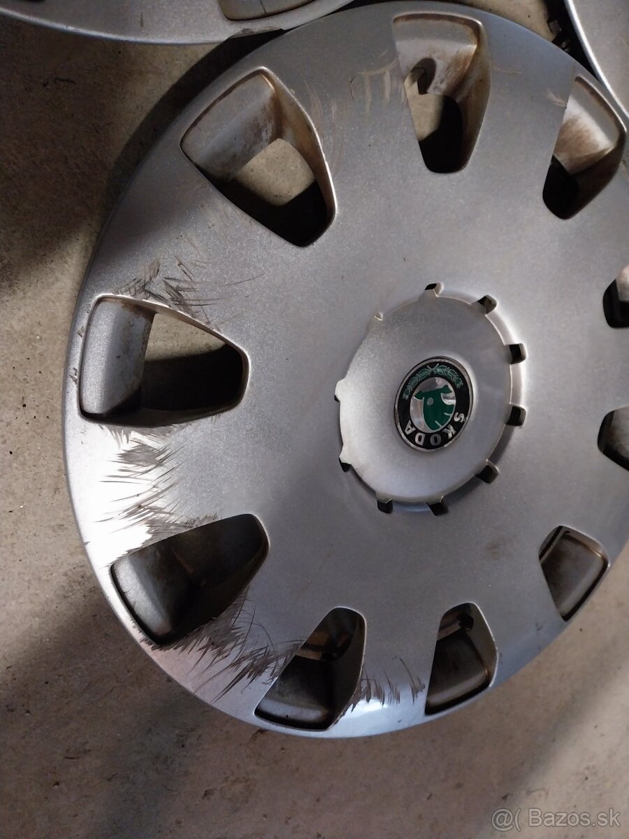 Puklice na plechové disky r15 - 4