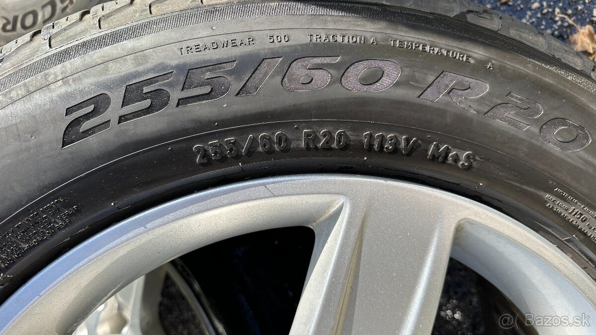 44. Land Rover Defender 255/60/ r20