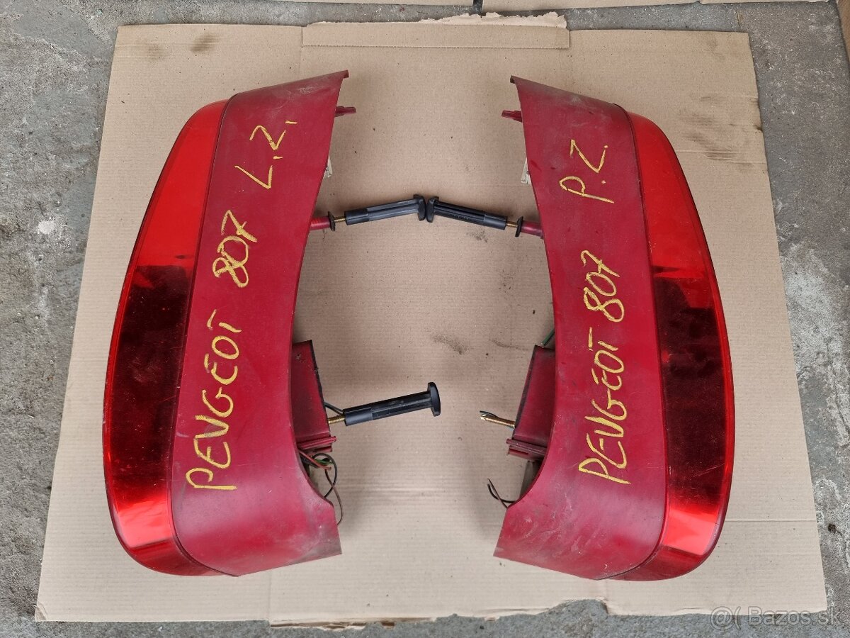 zadné svetlá Peugeot 807 - 4