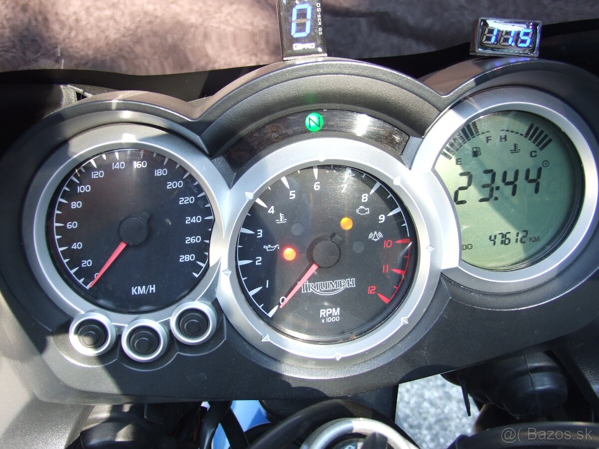 Triumph Sprint ST 1050 - 4