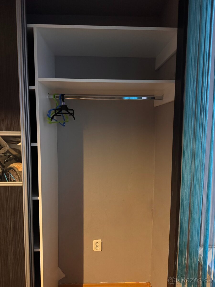 Vstavaná skriňa so zrkadlami - 4