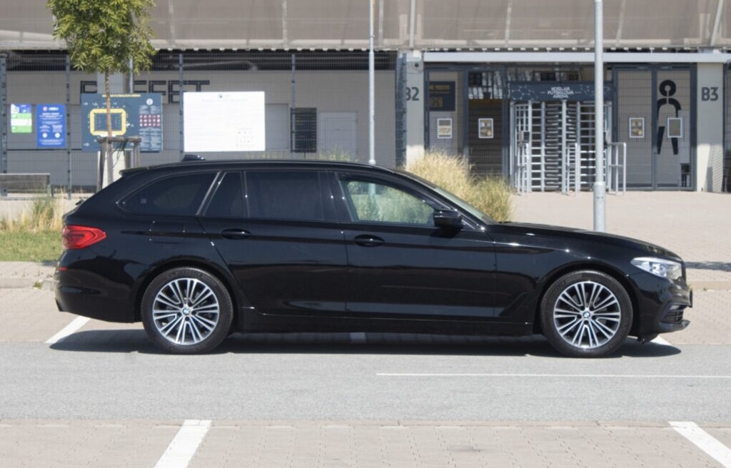 BMW 520d xDrive Touring z roku 2018 - 4