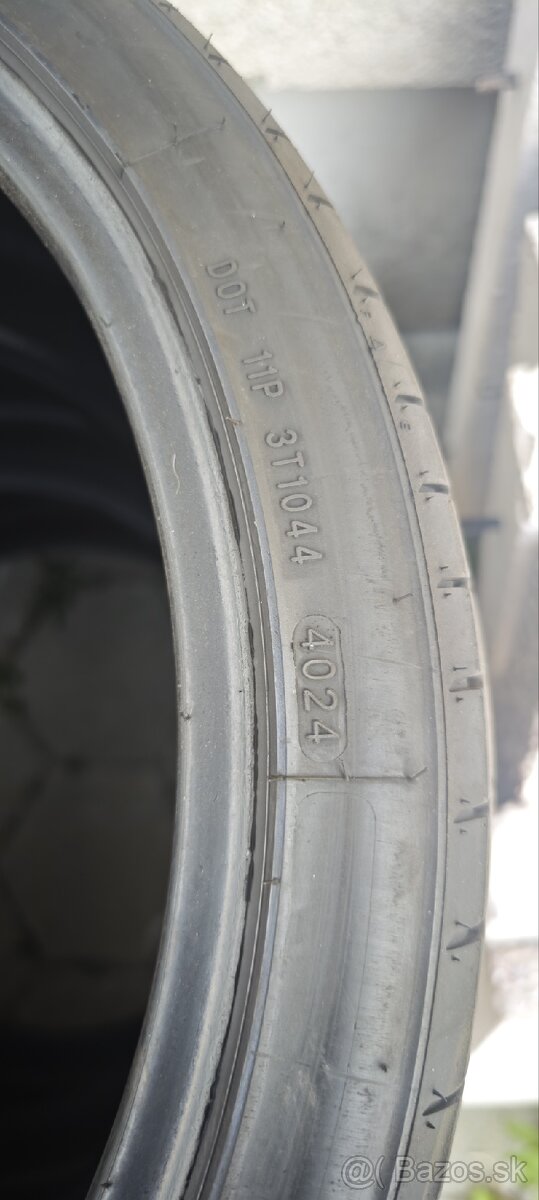 235/35r19 Gumy - 4