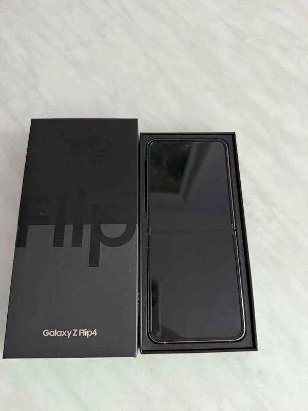 Samsung Galaxy Z Flip 4 GOLD 128gb, ako nový - 4
