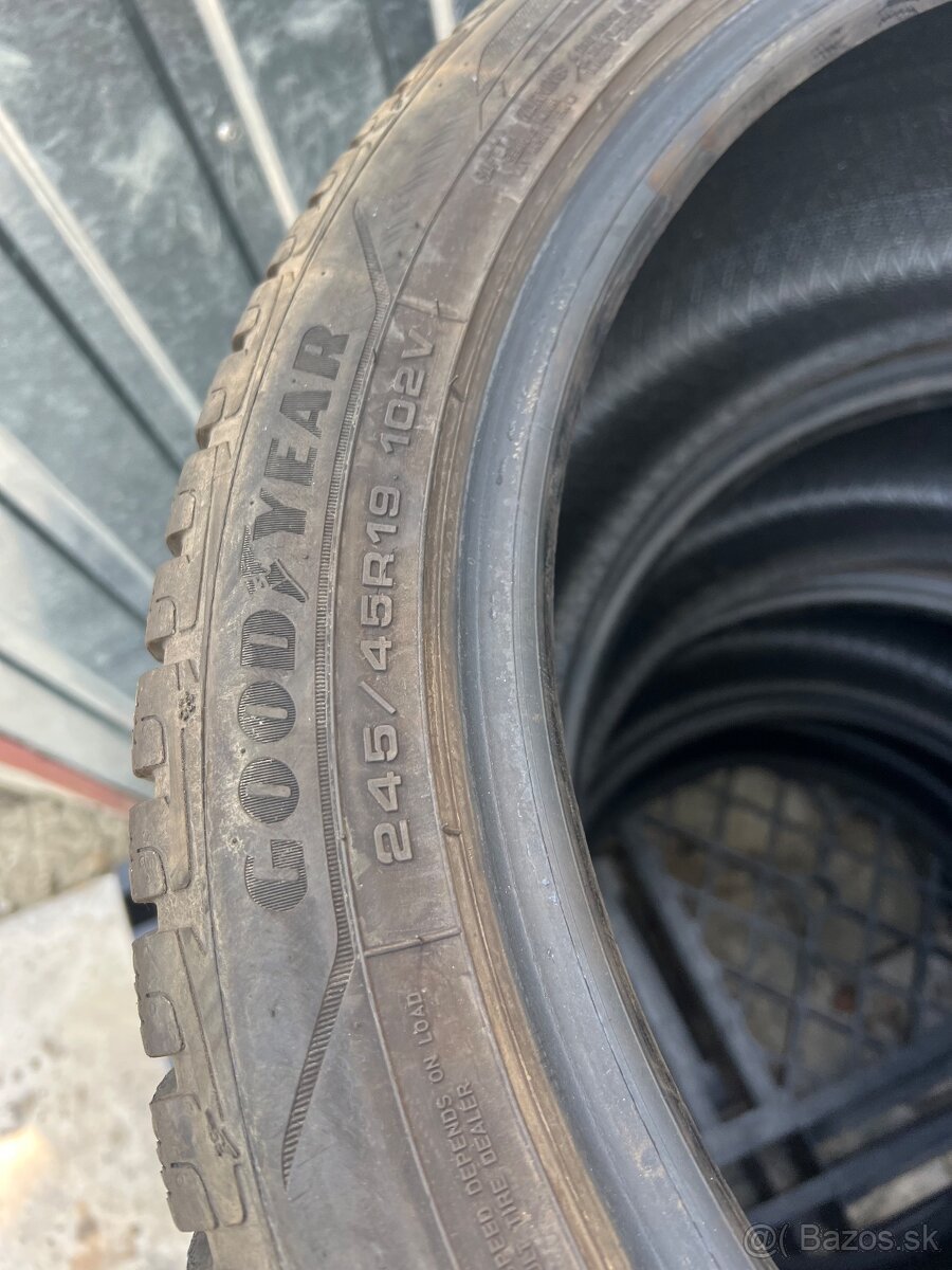 Zimne Goodyear 245/45R19 - 4