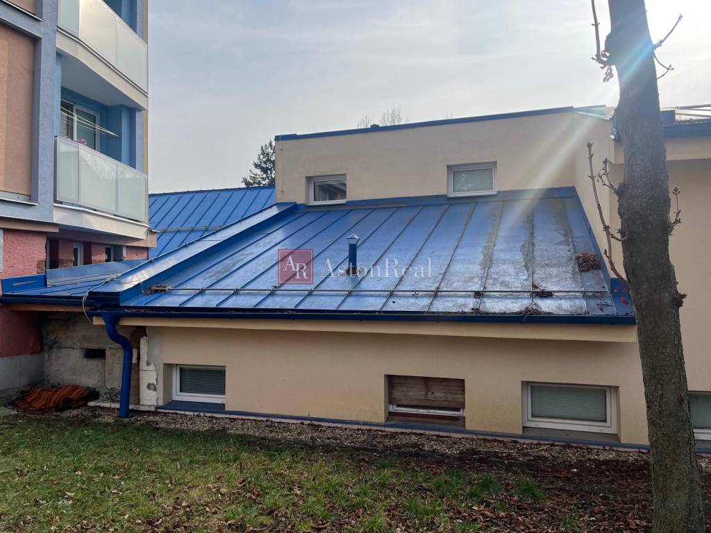 Na predaj: budovu/pozemok v centre, Námestie Slobody, B. Bys - 4