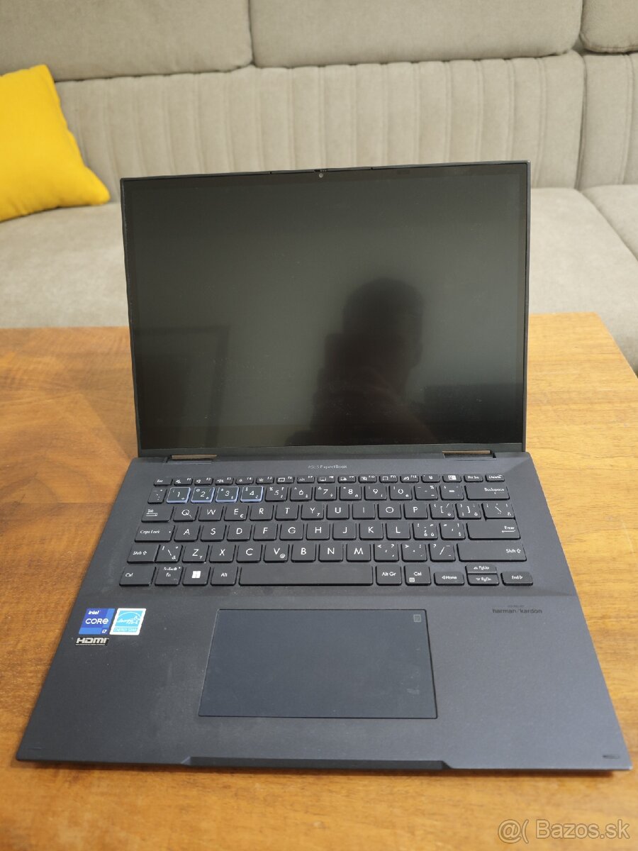 Assus EspertBook B7 - 4