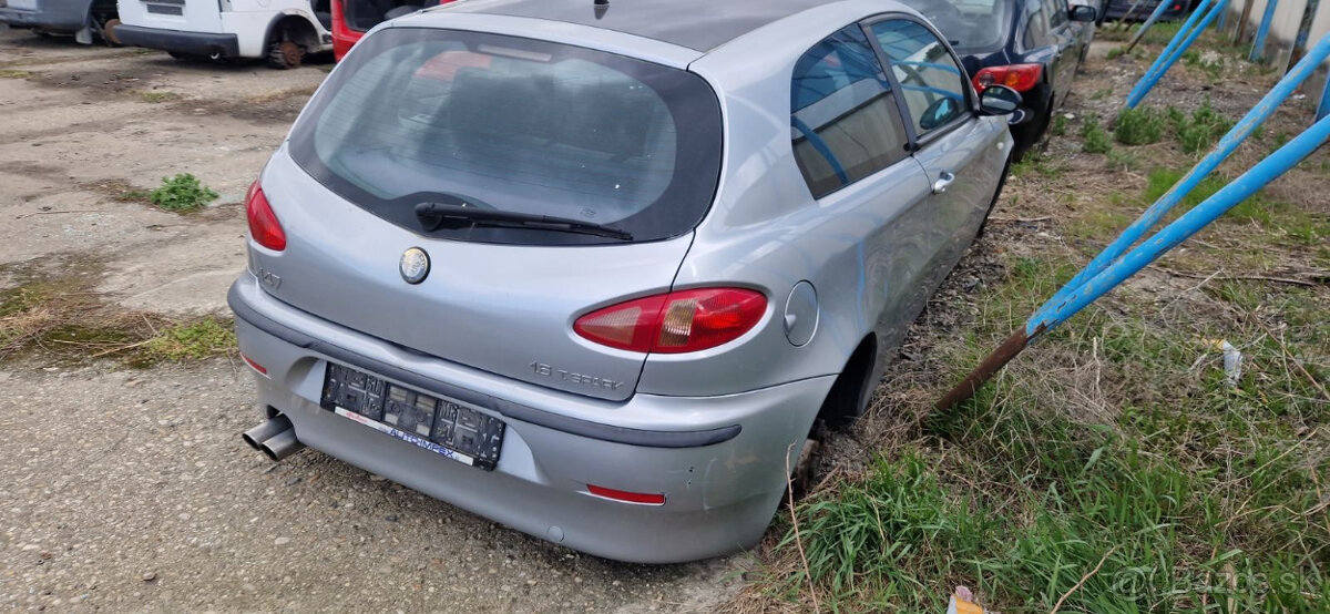 Lacno rozpredám Alfa Romeo 147 na náhradné diely - 4