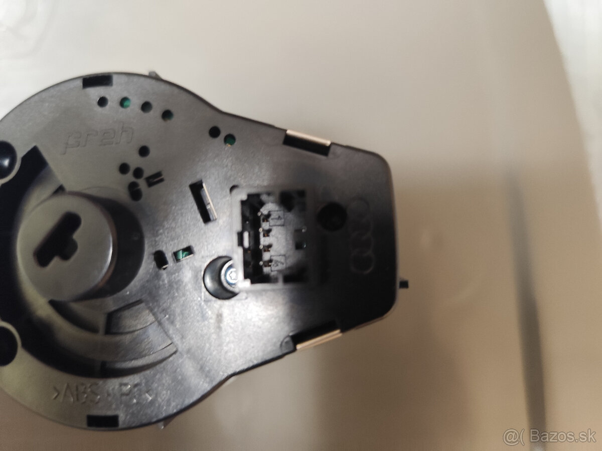 Spinac hlavnych svetiel - Audi A4 B8 - 4