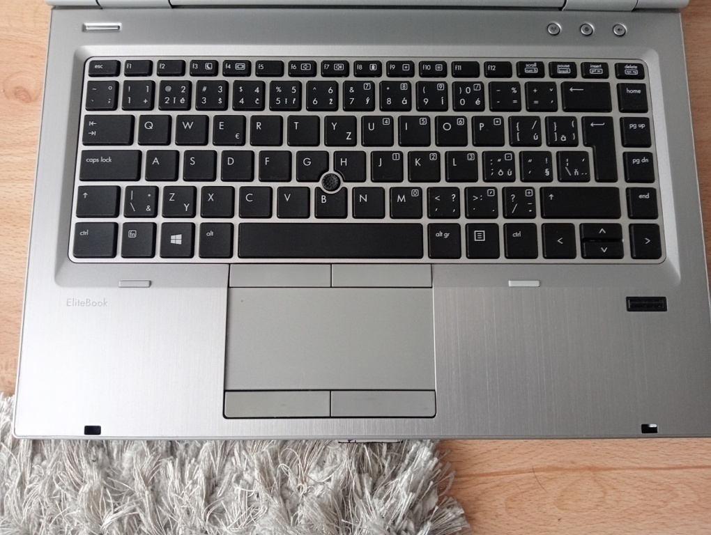 predám ntb HP elitebook 8470p / 4gb ram / Intel core i5- - 4