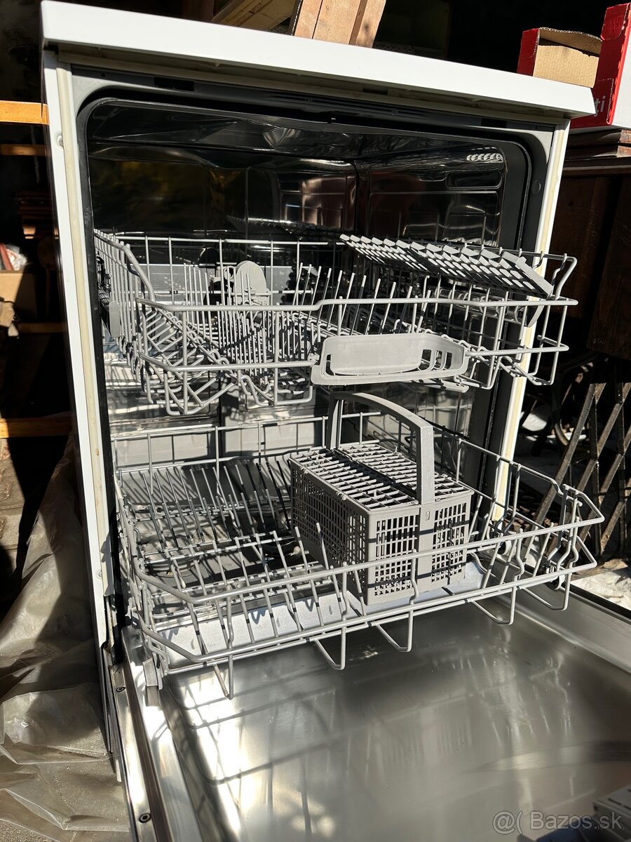 Predám umývačku riadu BOSCH SMS50L12EU /šírka 60cm/ - 4