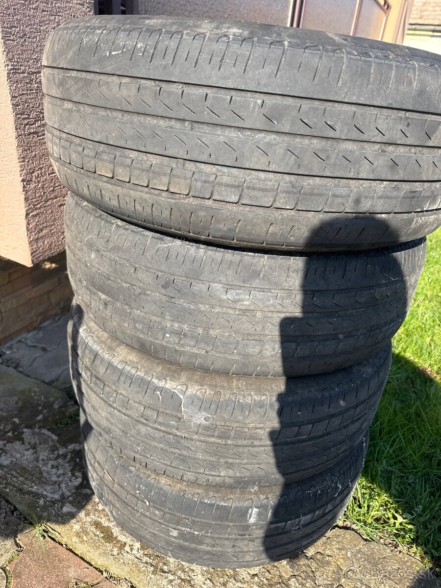 215/60R17 - 4