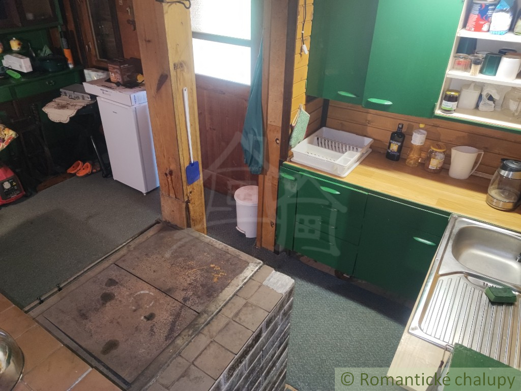 Chata uprostred lesa neďaleko viacerých lyžiarskych stredí - 4